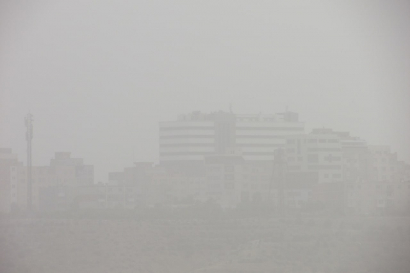 گرد و غبار در تبریز - ساختمان مرکز خرید اطلس